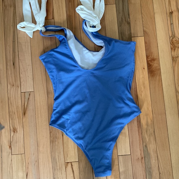 SHEIN Woman Bathing Suit - Picture 6 of 9